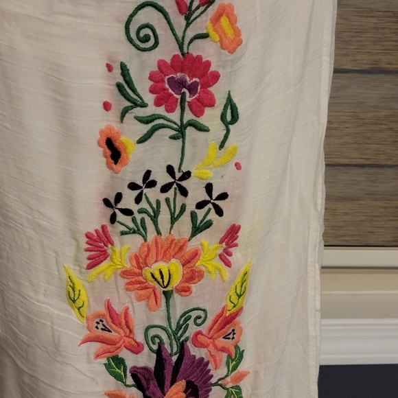 Embroidered Saronda Beach Cover-up - Picture 2 of 9